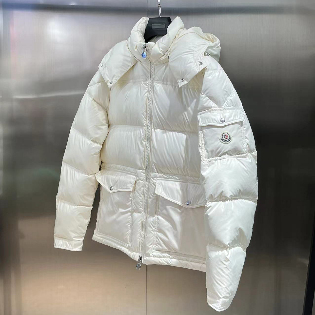 Moncler Daunen-Pufferjacke mit Kapuze - EUR FASHION