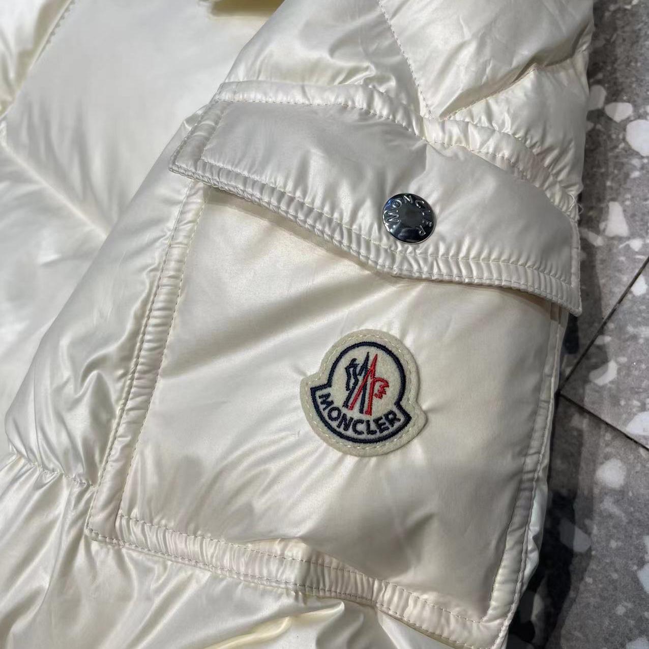 Moncler Daunen-Pufferjacke mit Kapuze - EUR FASHION