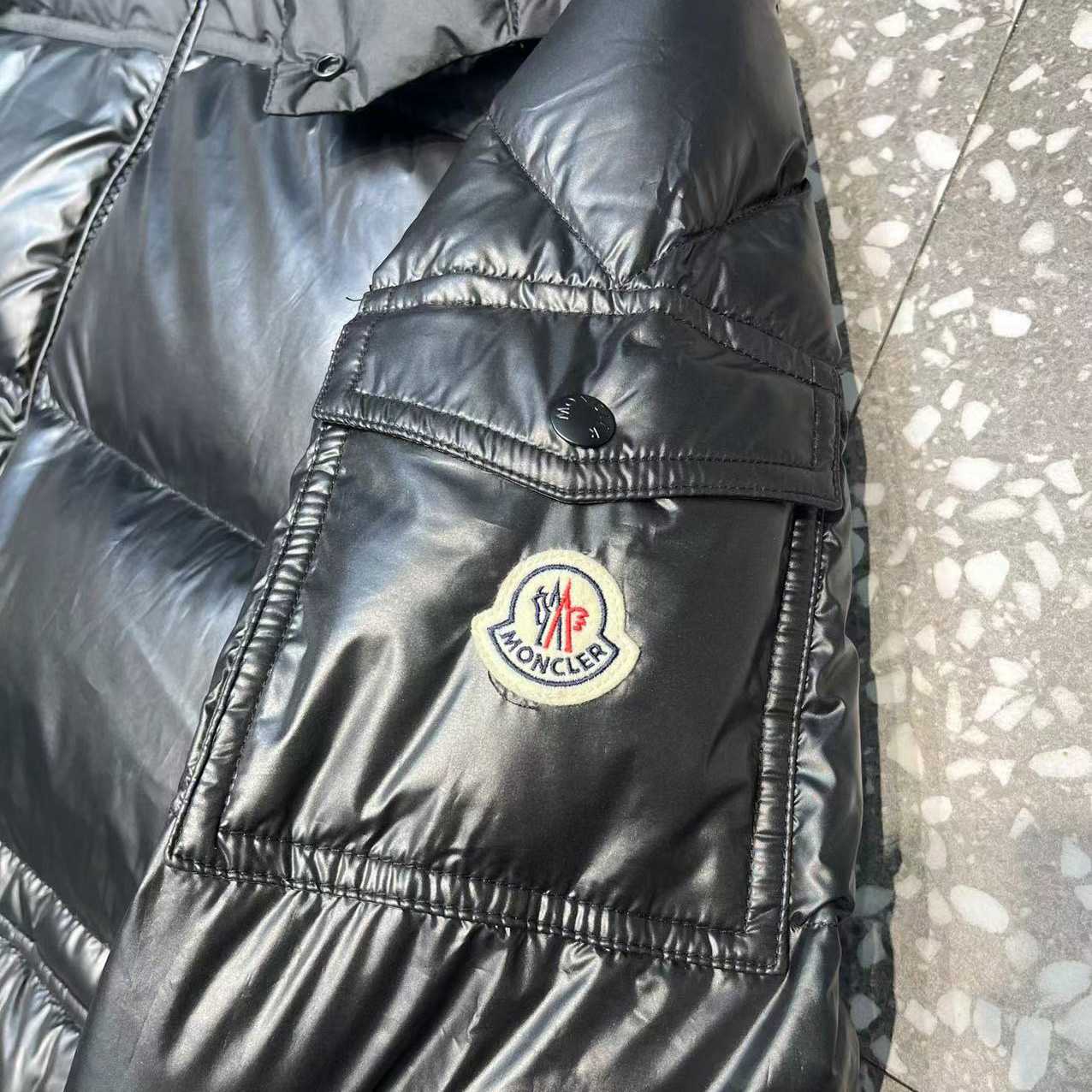 Moncler Daunen-Pufferjacke mit Kapuze - EUR FASHION