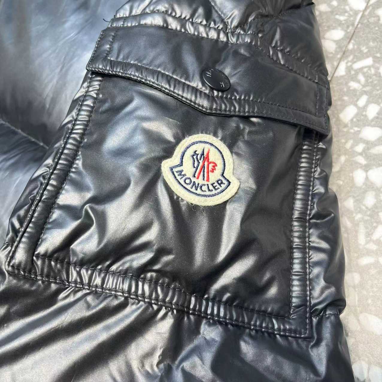 Moncler Daunen-Pufferjacke mit Kapuze - EUR FASHION