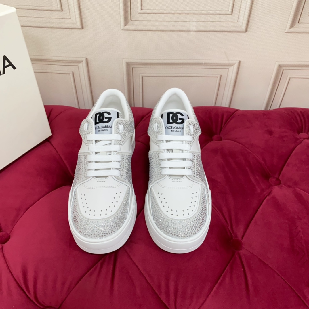 Dolce & Gabbana Ledersneaker mit Kristallverzierung - EUR FASHION