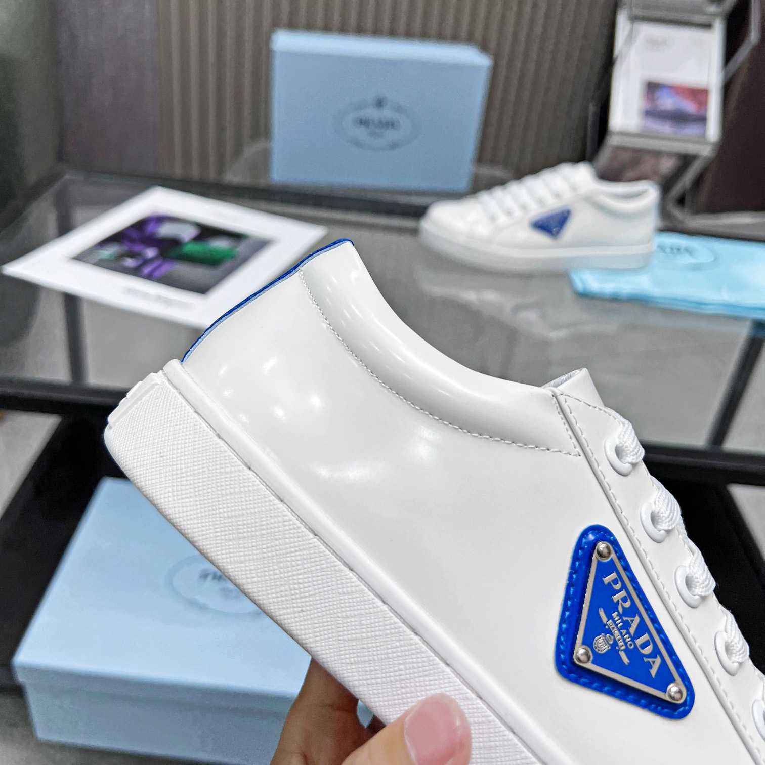Prada Low-Top-Sneaker aus gebürstetem Leder - EUR FASHION