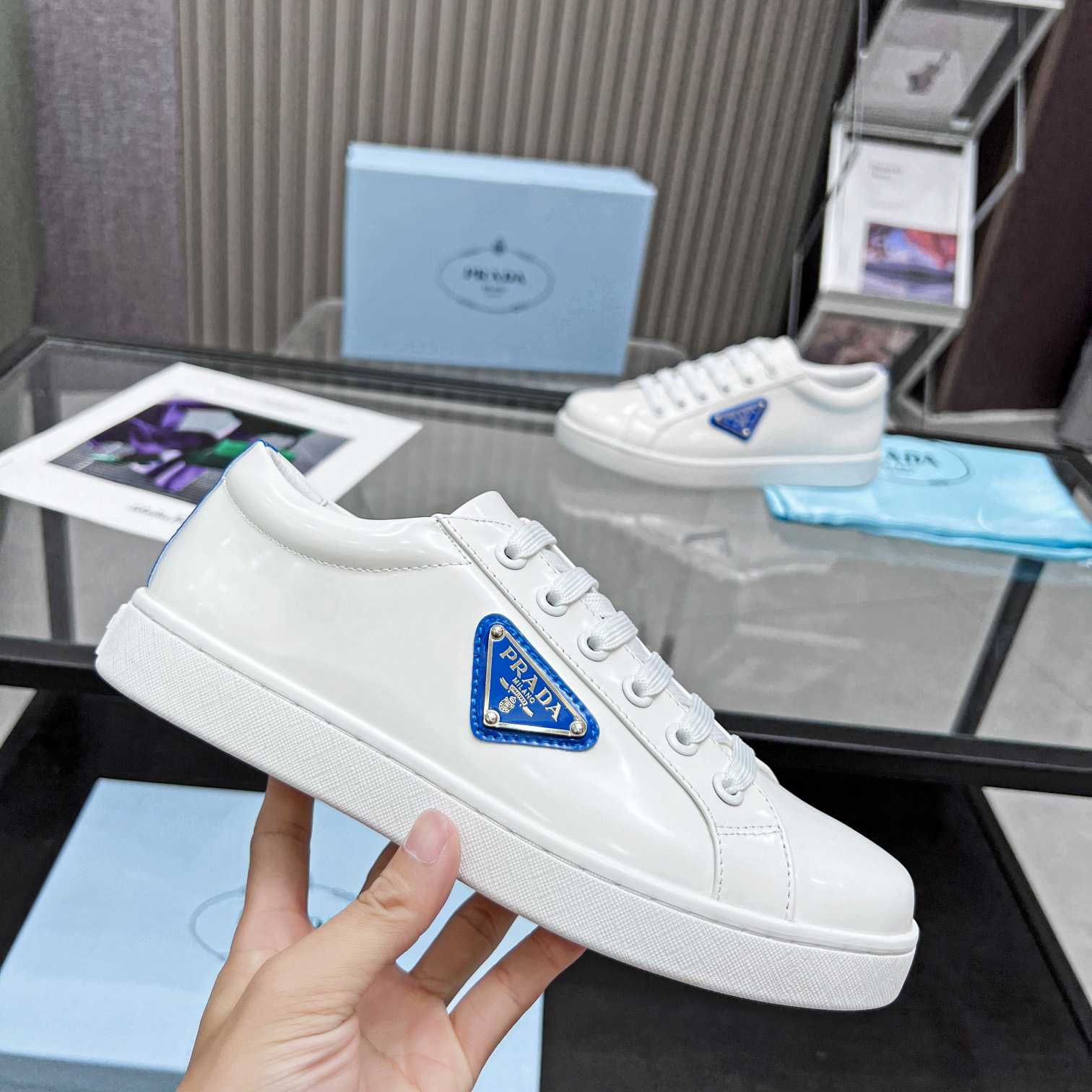 Prada Low-Top-Sneaker aus gebürstetem Leder - EUR FASHION