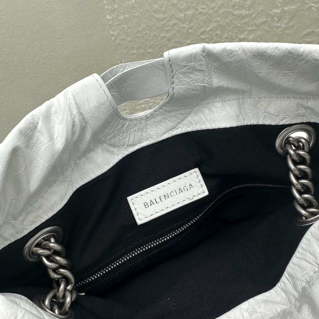 Balenciaga – Kleine „Crush“-Tragetasche in Weiß (27 x 10 x 32 cm) - EUR FASHION