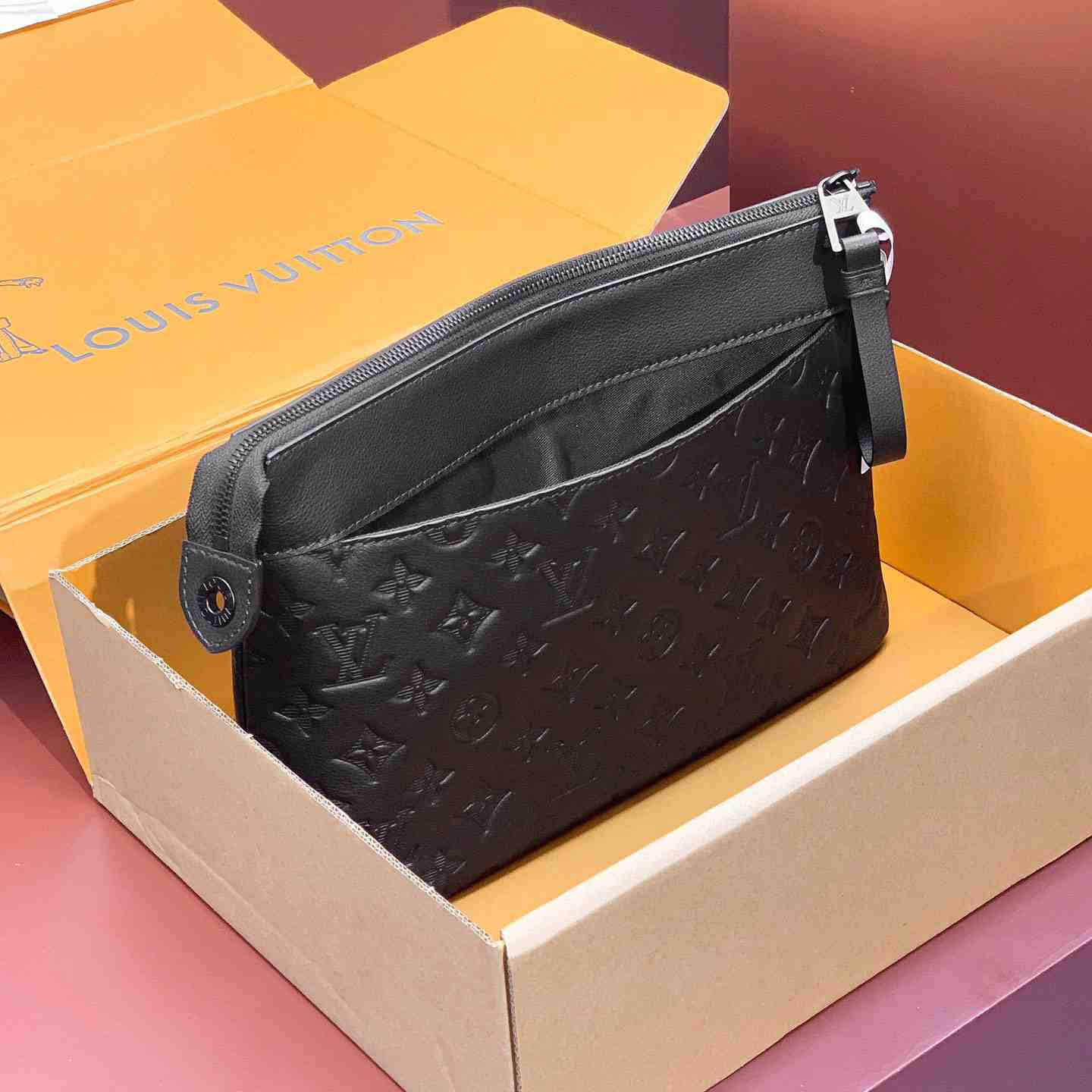 Louis Vuitton Pochette Voyage Souple (32 x 21 x 8 cm) M82545 - EUR FASHION