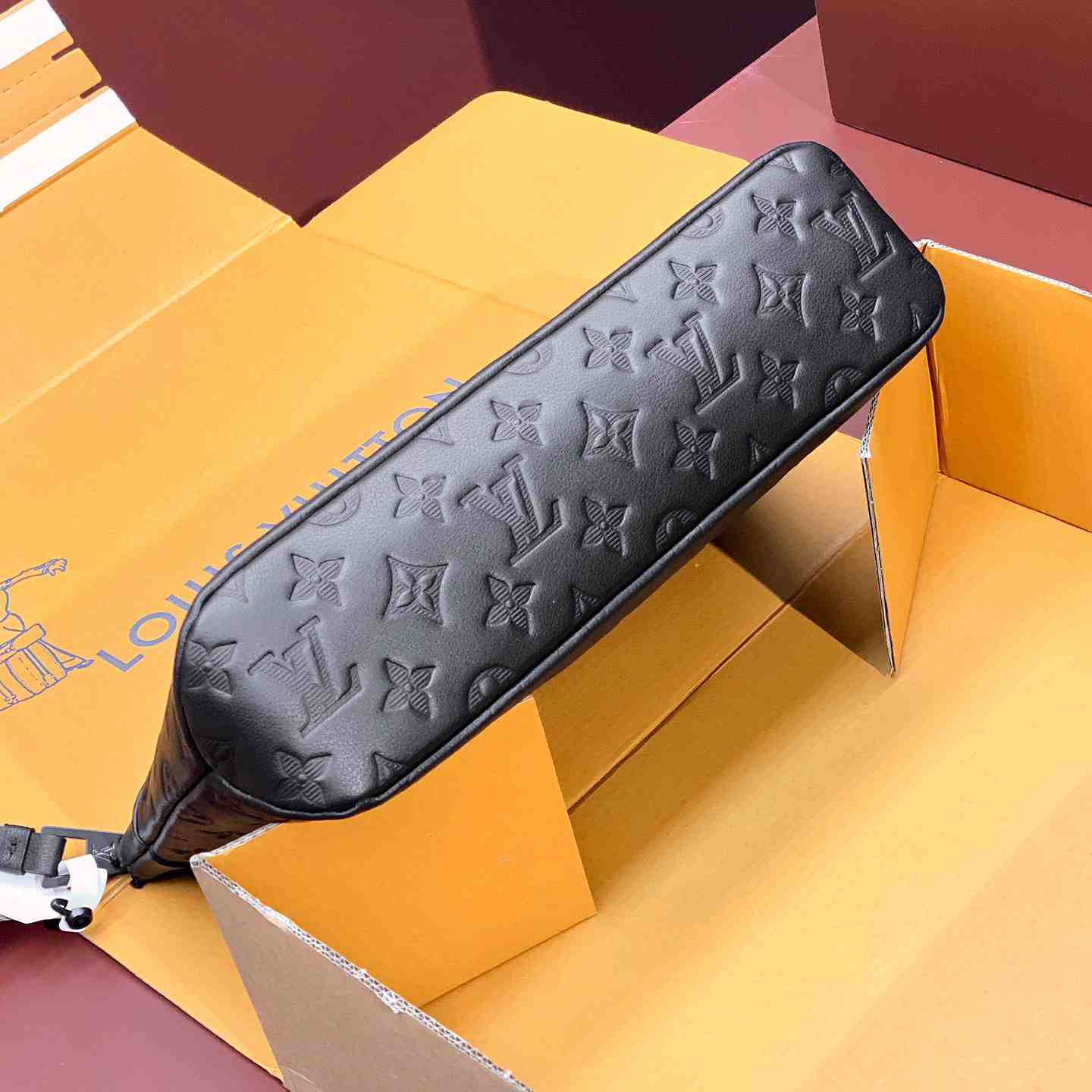 Louis Vuitton Pochette Voyage Souple (32 x 21 x 8 cm) M82545 - EUR FASHION