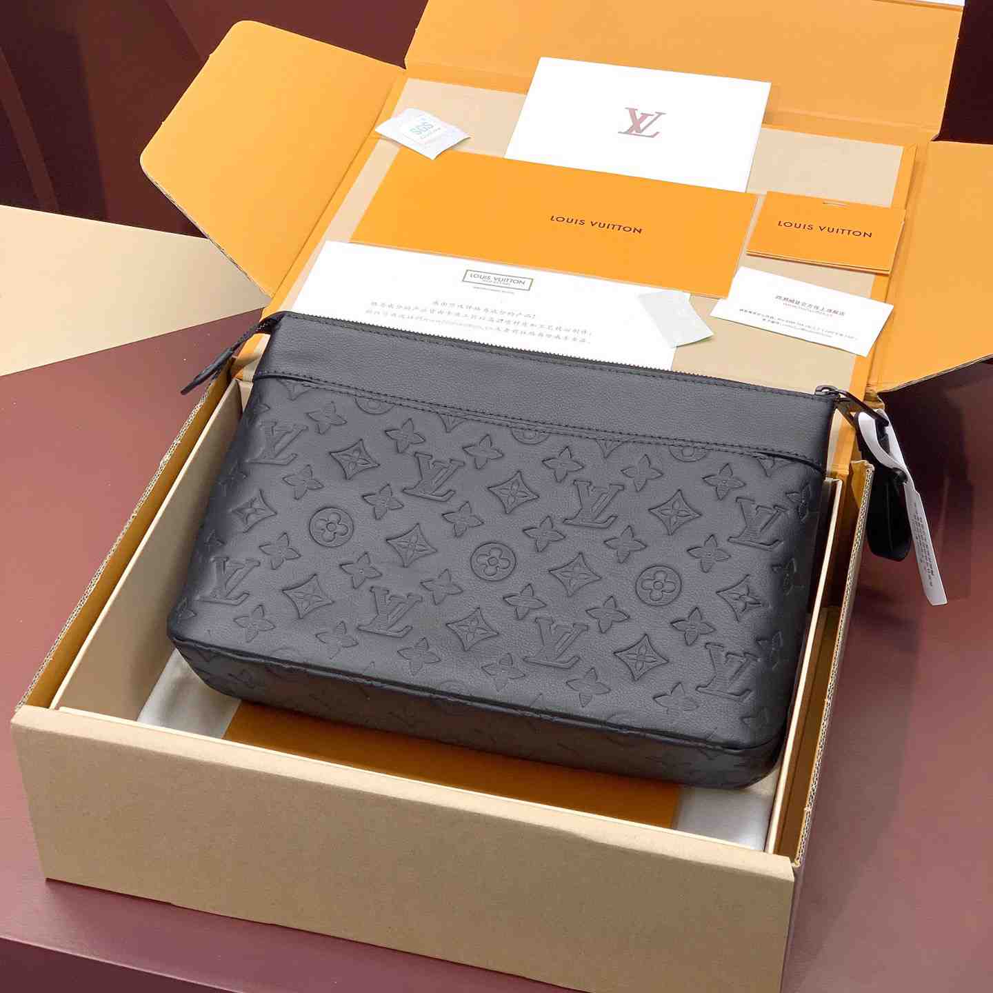 Louis Vuitton Pochette Voyage Souple (32 x 21 x 8 cm) M82545 - EUR FASHION