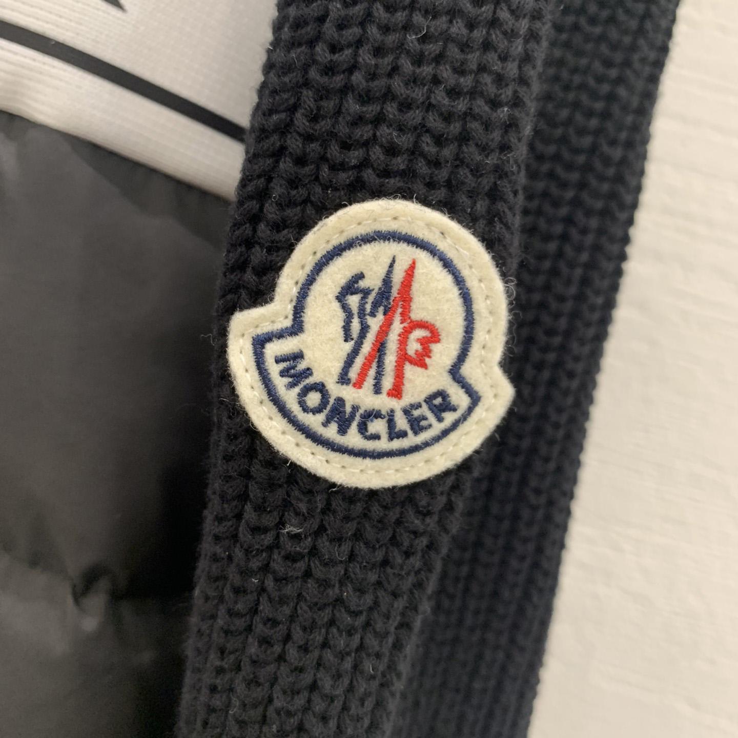 Moncler Wattierte Jacke mit Reißverschluss - EUR FASHION