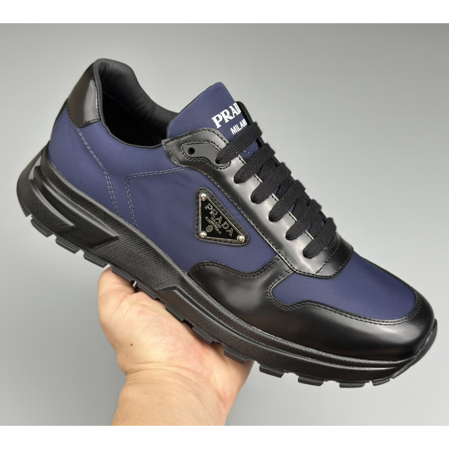 Prada-Sneaker aus Re-Nylon und gebürstetem Leder - EUR FASHION