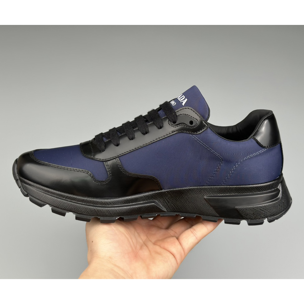 Prada-Sneaker aus Re-Nylon und gebürstetem Leder - EUR FASHION