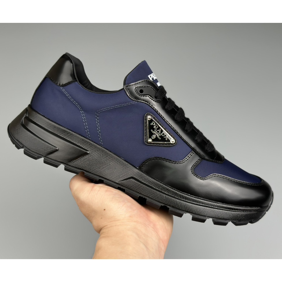 Prada-Sneaker aus Re-Nylon und gebürstetem Leder - EUR FASHION