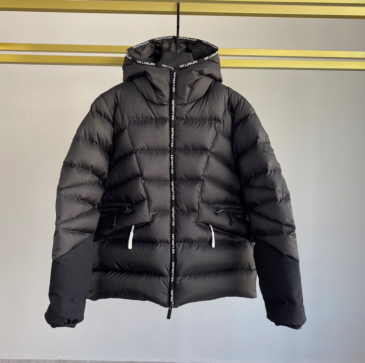 Moncler Sittang kurze Daunenjacke - EUR FASHION