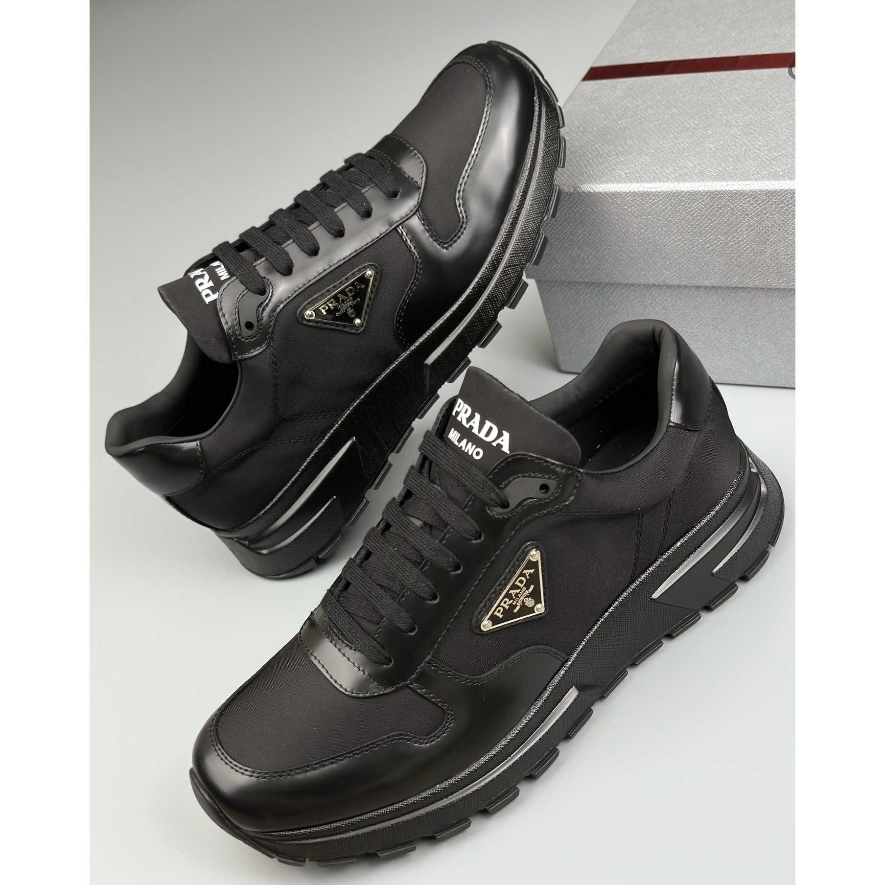 Prada-Sneaker aus Re-Nylon und gebürstetem Leder - EUR FASHION