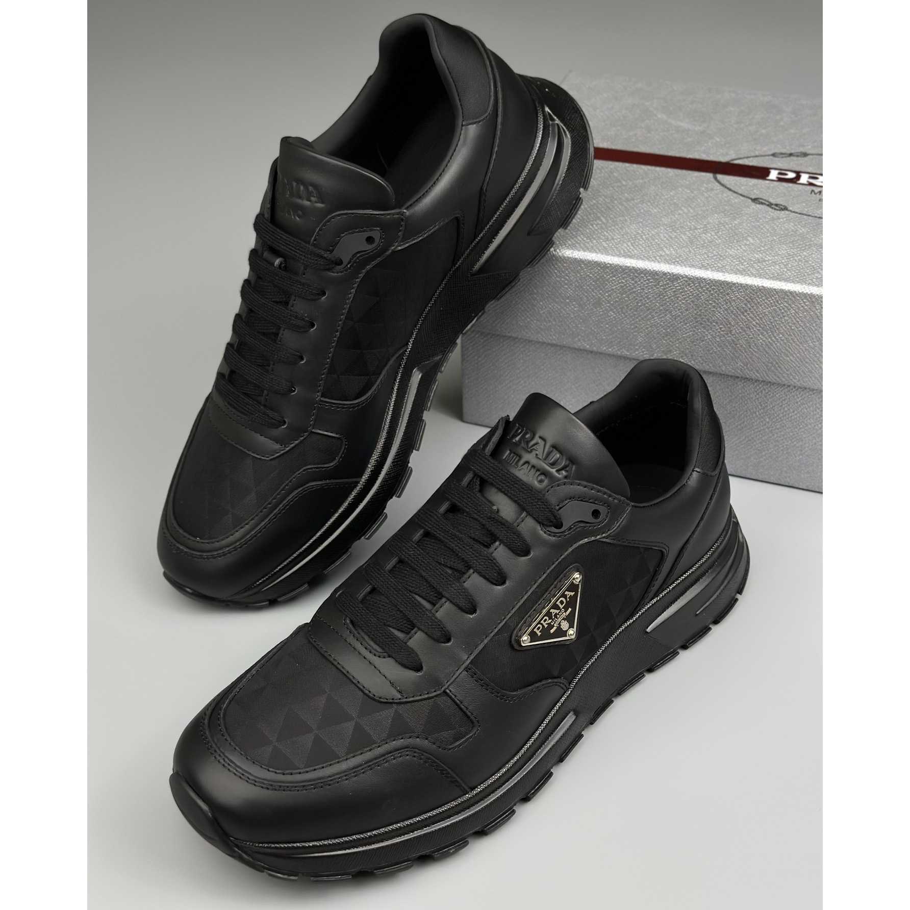 Prada High-Top-Sneakers aus Leder und Re-Nylon - EUR FASHION