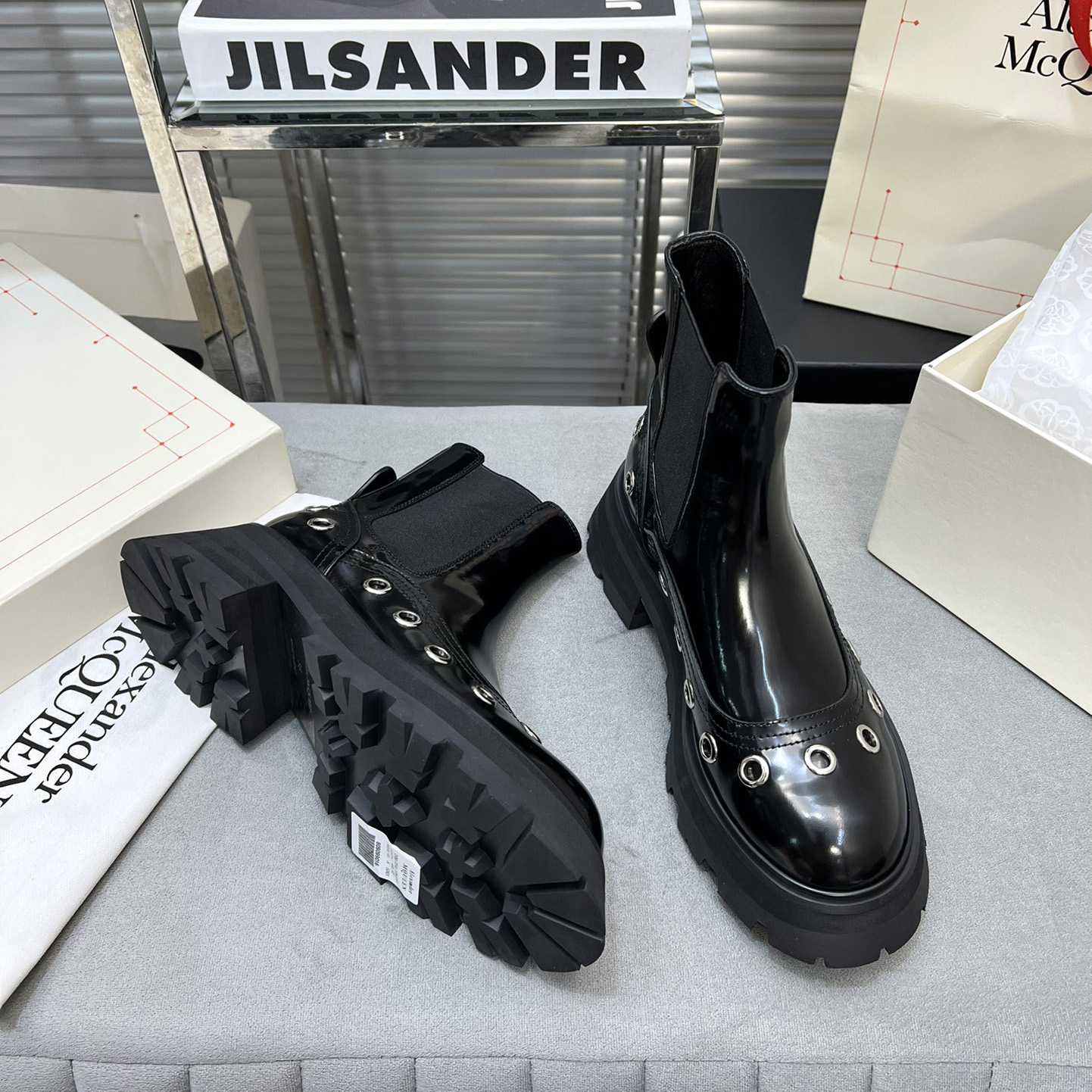 Alexander Mcqueen Stiefeletten mit Nietenverzierung - EUR FASHION