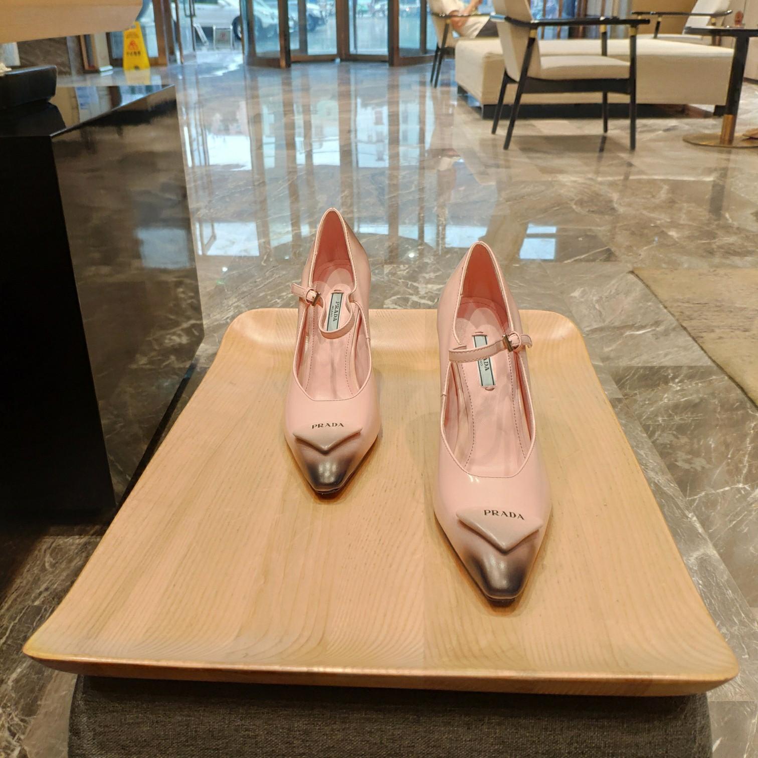 Prada-Logo-Zehenpumps - EUR FASHION