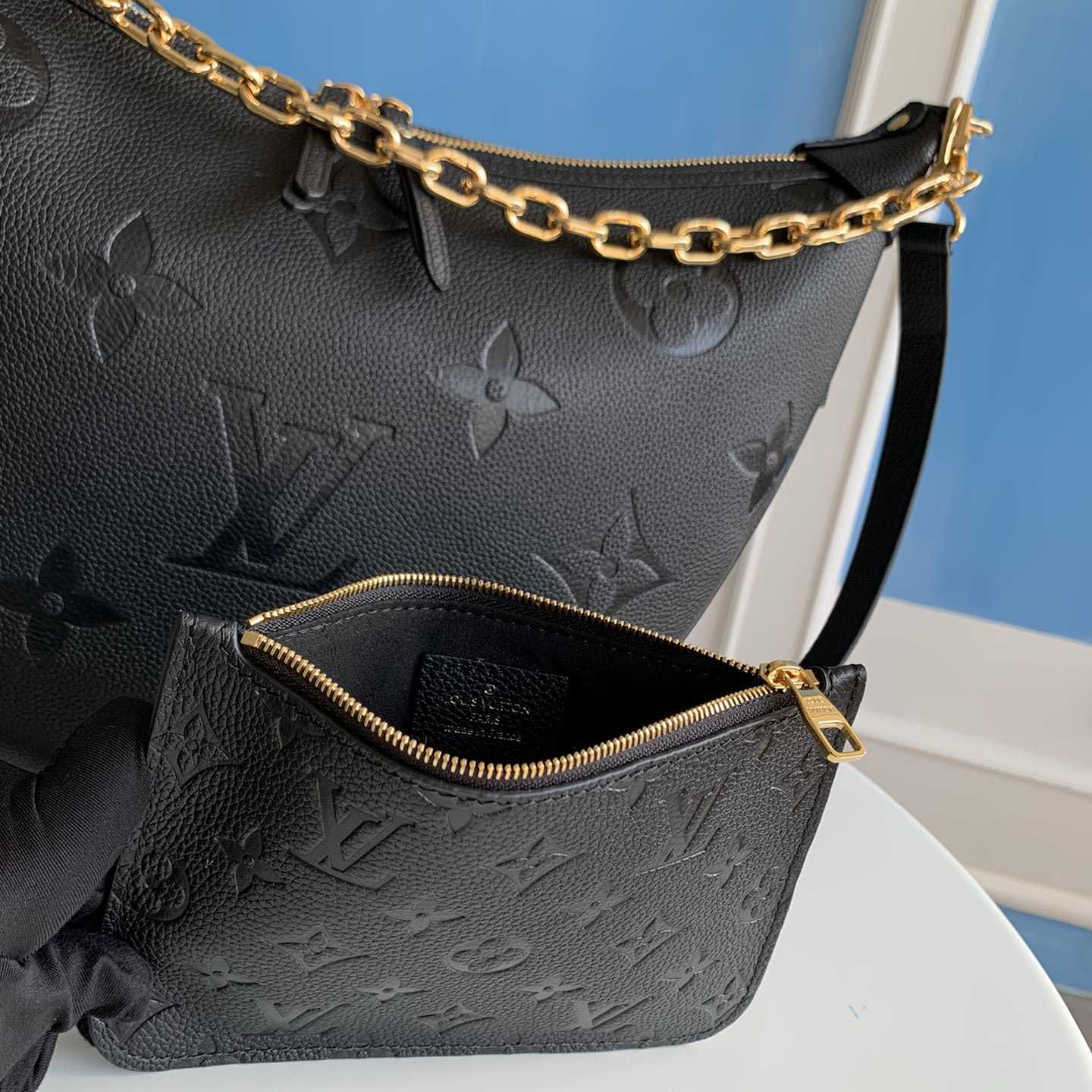 Louis Vuitton Loop Hobo M46725<br>
 - EUR FASHION