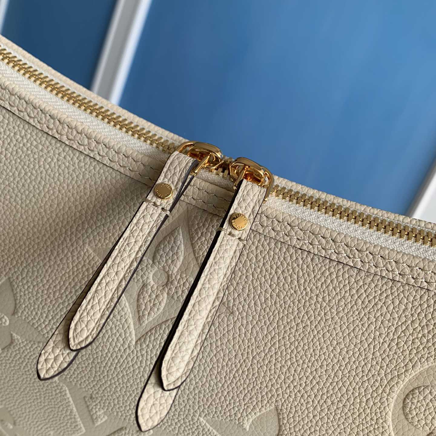 Louis Vuitton Loop Hobo M46739<br>
 - EUR FASHION