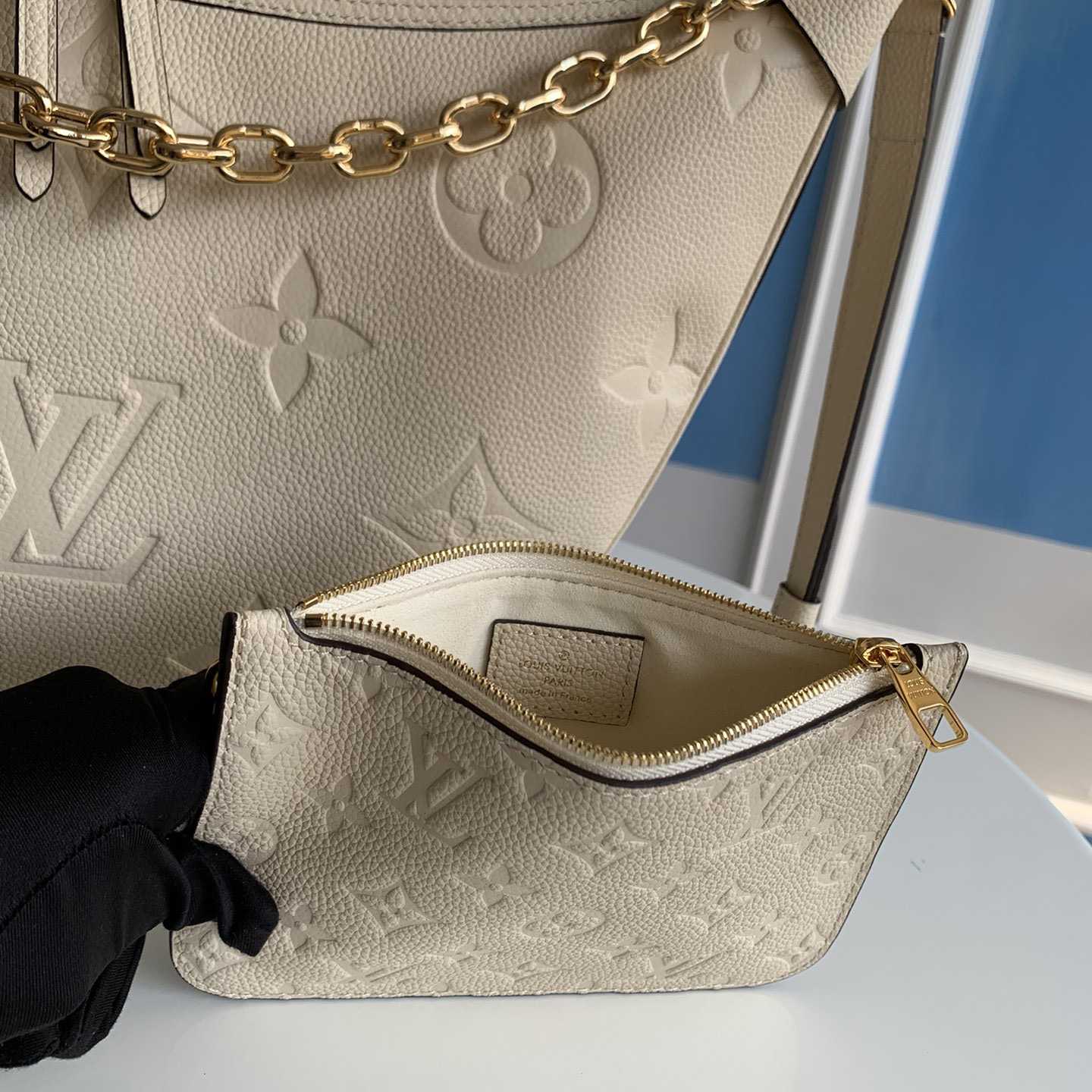 Louis Vuitton Loop Hobo M46739<br>
 - EUR FASHION