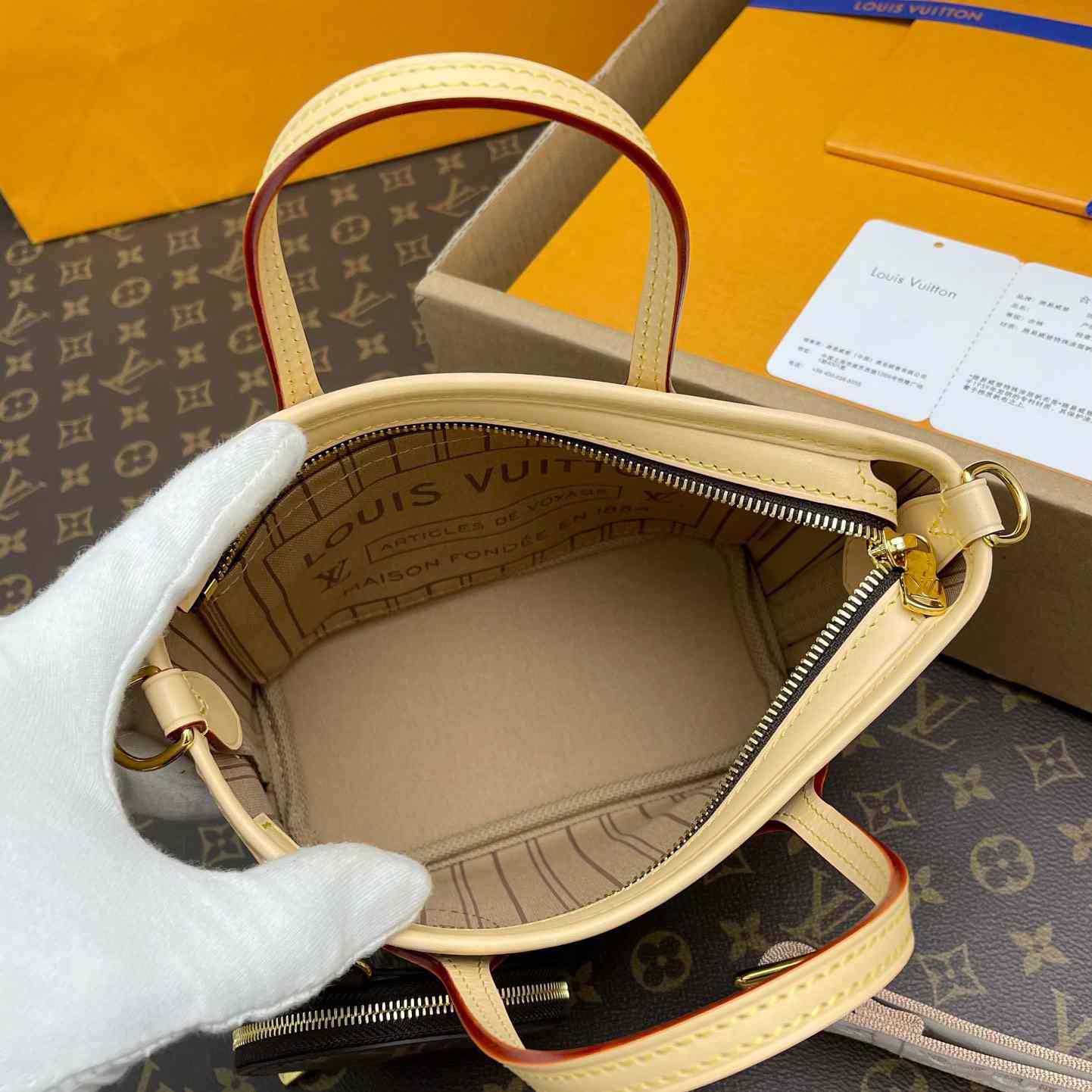 Louis Vuitton Neverfull BB M46705<br>
 - EUR FASHION