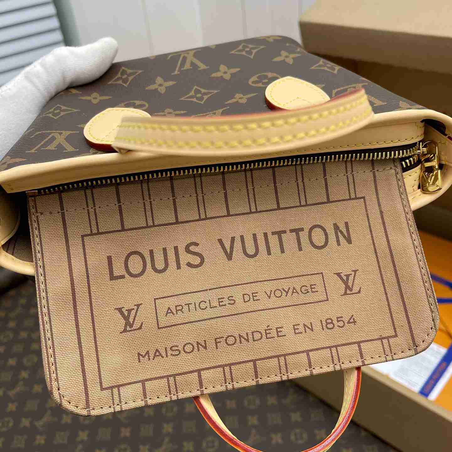 Louis Vuitton Neverfull BB M46705<br>
 - EUR FASHION