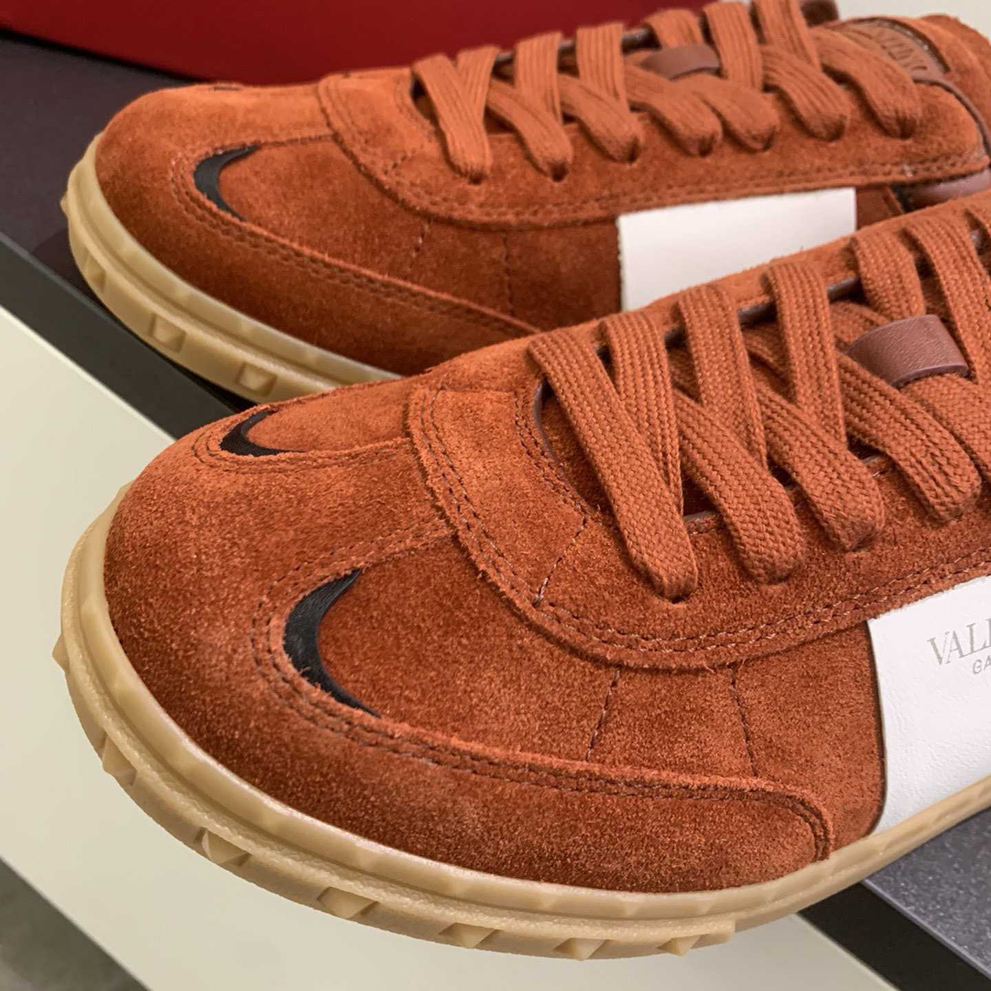 Valenti Upvillage Low-Top-Sneaker aus Spaltleder und Kalbsnappaleder<br>
 - EUR FASHION