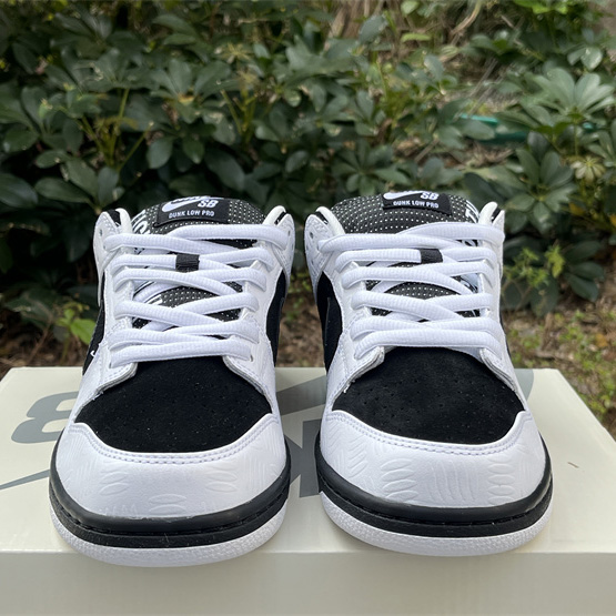 Tightbooth x Nike SB Dunk Low Sneaker FD2629-100<br>
 - EUR FASHION