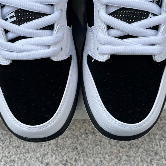 Tightbooth x Nike SB Dunk Low Sneaker FD2629-100<br>
 - EUR FASHION