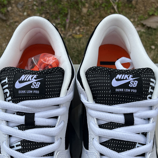 Tightbooth x Nike SB Dunk Low Sneaker FD2629-100<br>
 - EUR FASHION