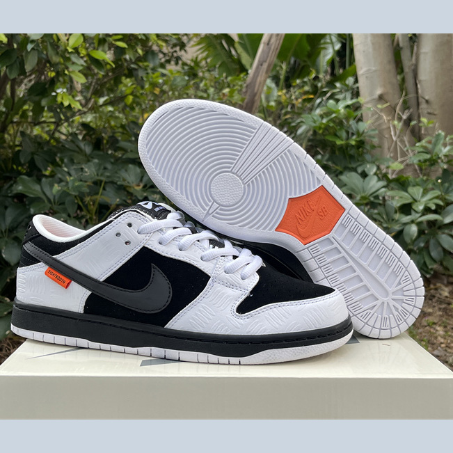 Tightbooth x Nike SB Dunk Low Sneaker FD2629-100<br>
 - EUR FASHION