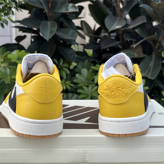 Travis Scott x Air Jordan 1 Low „Canary“ Sneaker DZ4137-700<br>
 - EUR FASHION