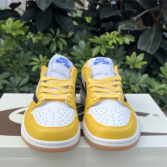 Travis Scott x Air Jordan 1 Low „Canary“ Sneaker DZ4137-700<br>
 - EUR FASHION