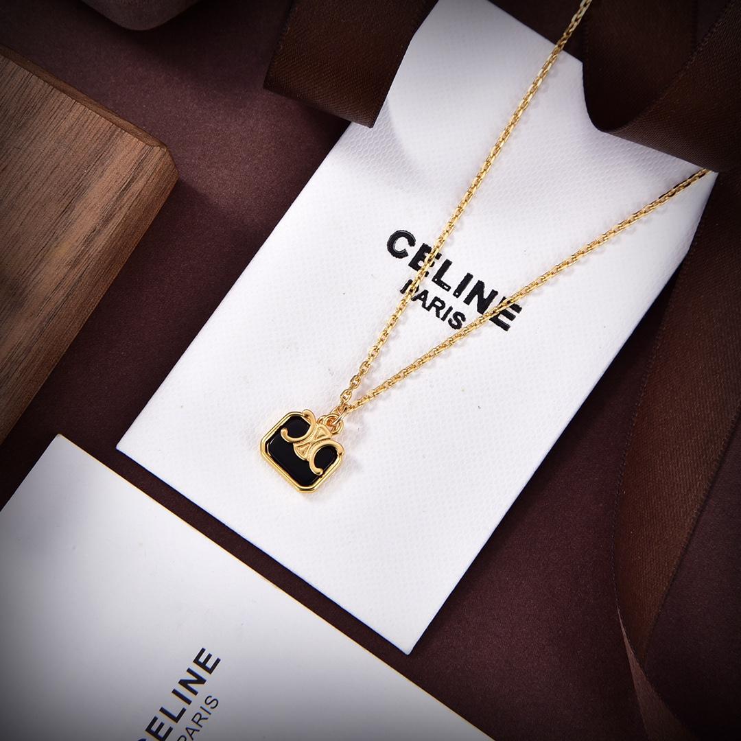 Celine Triomphe Indie Halskette mit kleinen Charms aus Messing mit Goldfinish und Nero Assoluto<br>
 - EUR FASHION