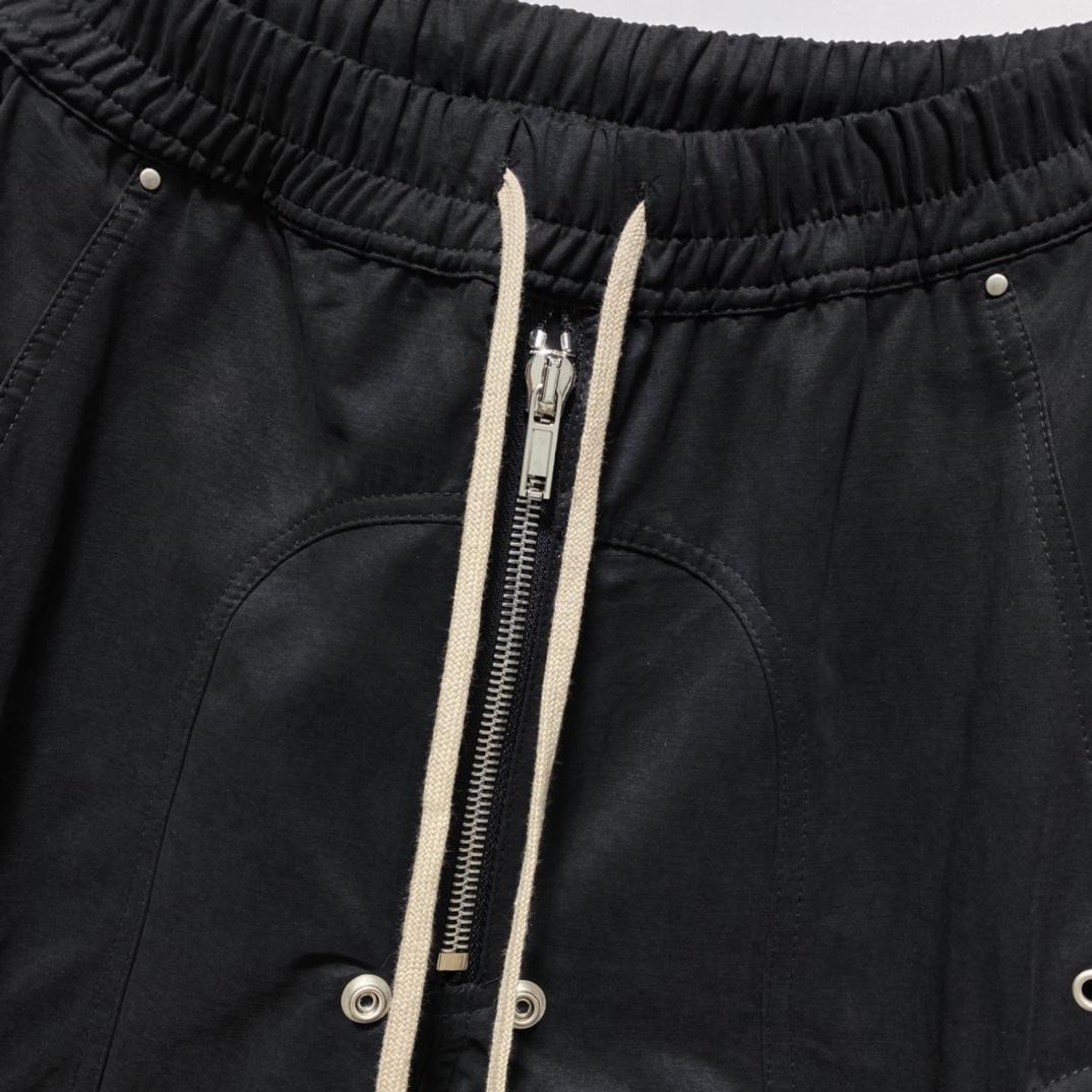 Schwarze Bauhaus-Cargohose von Rick Owens<br>
 - EUR FASHION