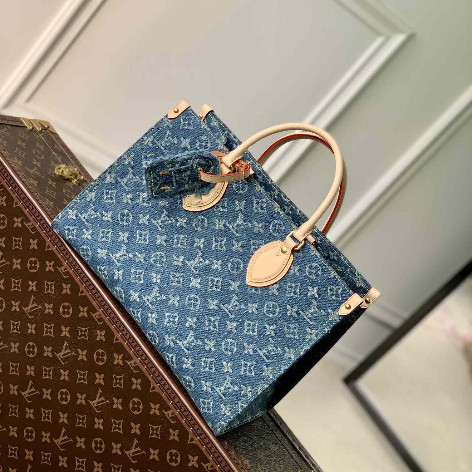 Louis Vuitton OnTheGo MM M46871<br>
 - EUR FASHION