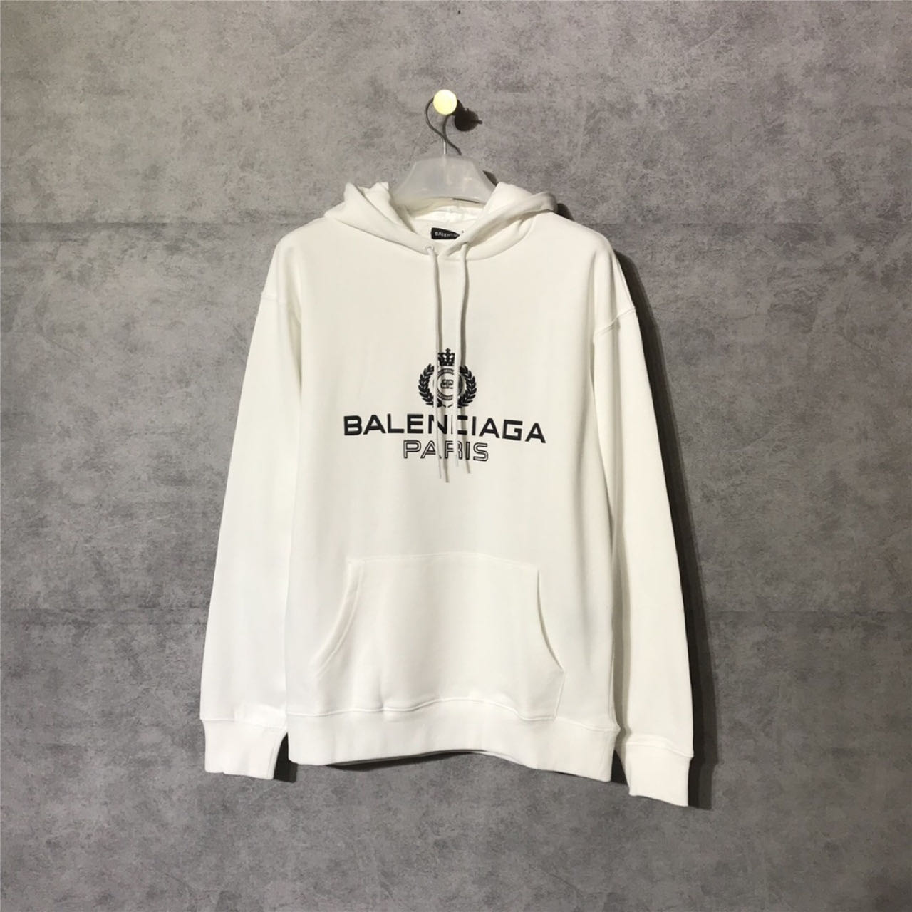 Balenciaga Herren-Sweatshirt mit Kapuze in Grau und Weiß mit schwarzem Logo<br>
 - EUR FASHION