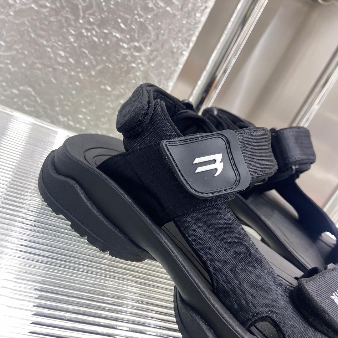 Balenciaga Tourist Sandale in Schwarz<br>
 - EUR FASHION