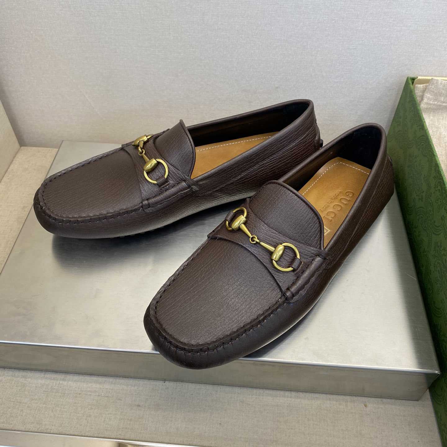 Gucci-Ledertreiber mit Horsebit<br>
 - EUR FASHION