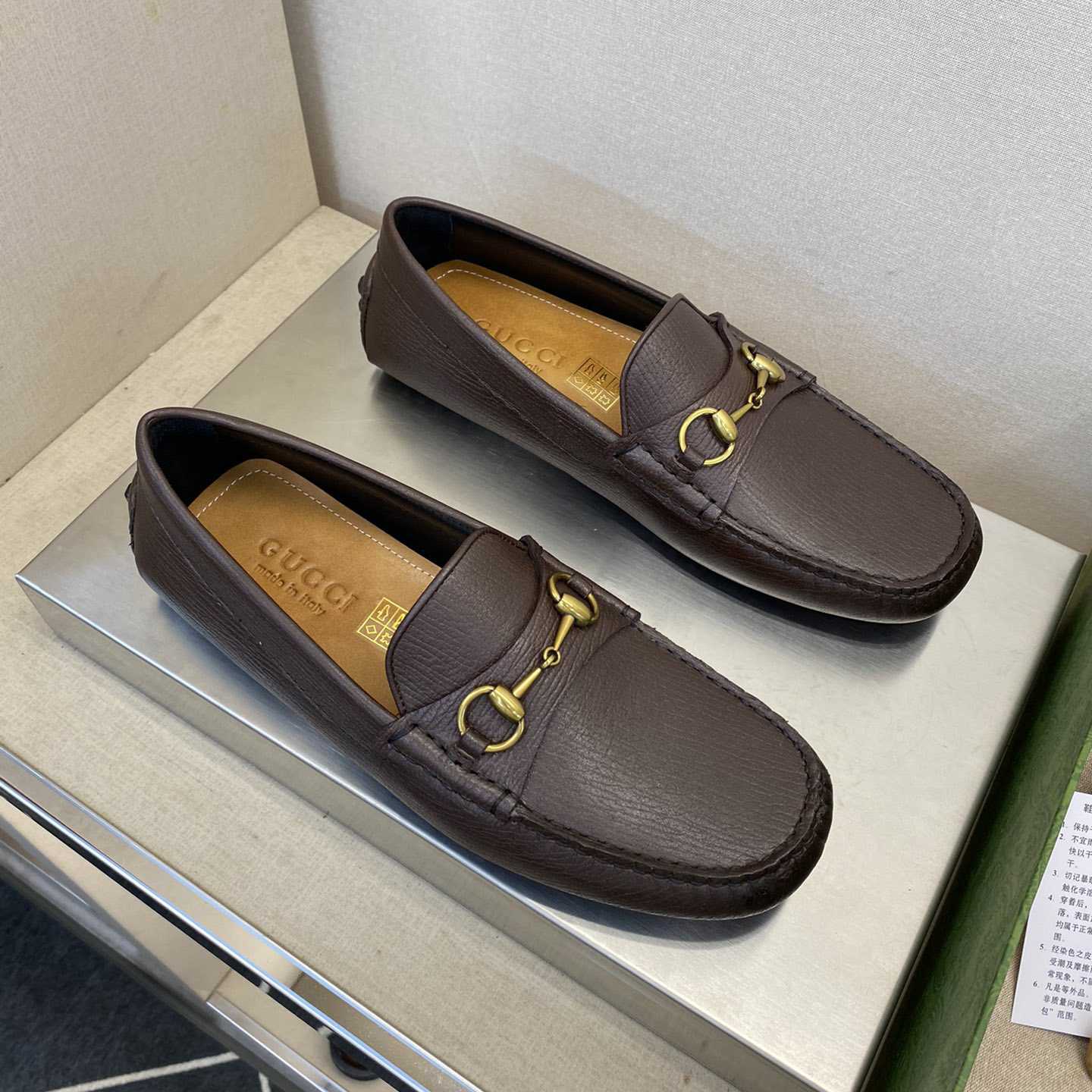 Gucci-Ledertreiber mit Horsebit<br>
 - EUR FASHION