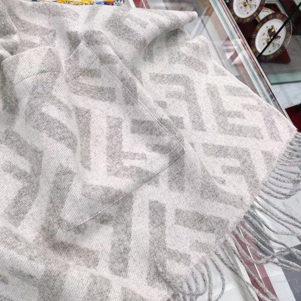 Fendi Kaschmir-Poncho<br>
 - EUR FASHION