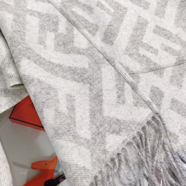 Fendi Kaschmir-Poncho<br>
 - EUR FASHION