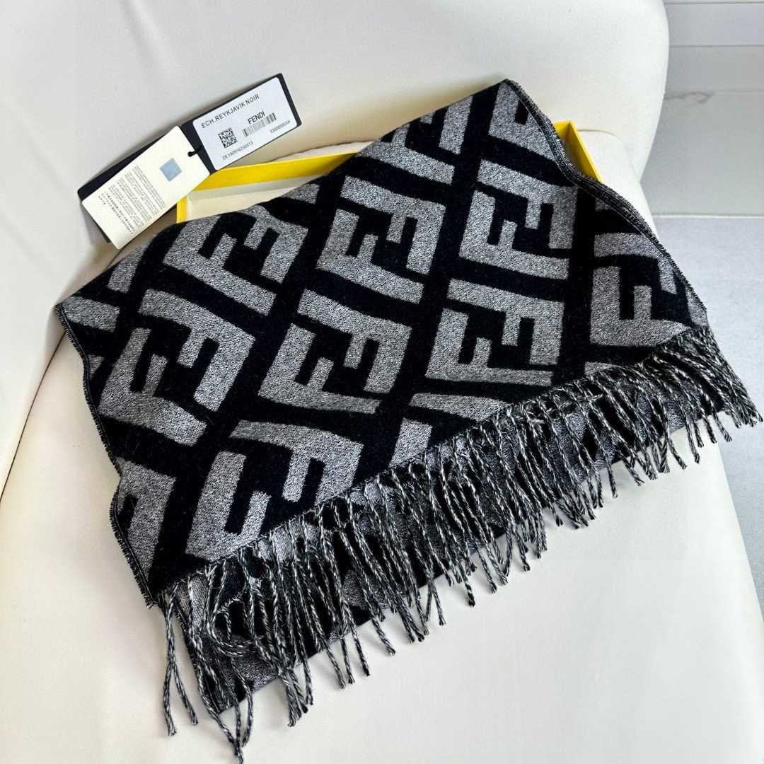 Fendi Schwarzer Kaschmirschal<br>
 - EUR FASHION