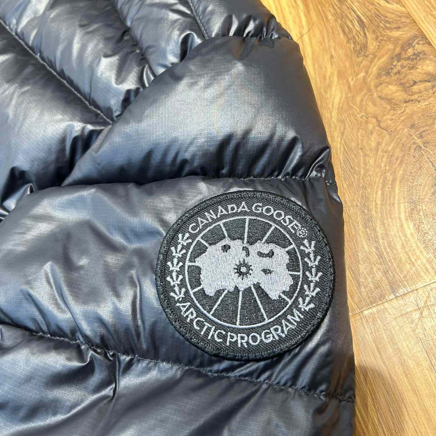 Wattierte Jacke mit Canada Goose-Logo-Patch<br>
 - EUR FASHION