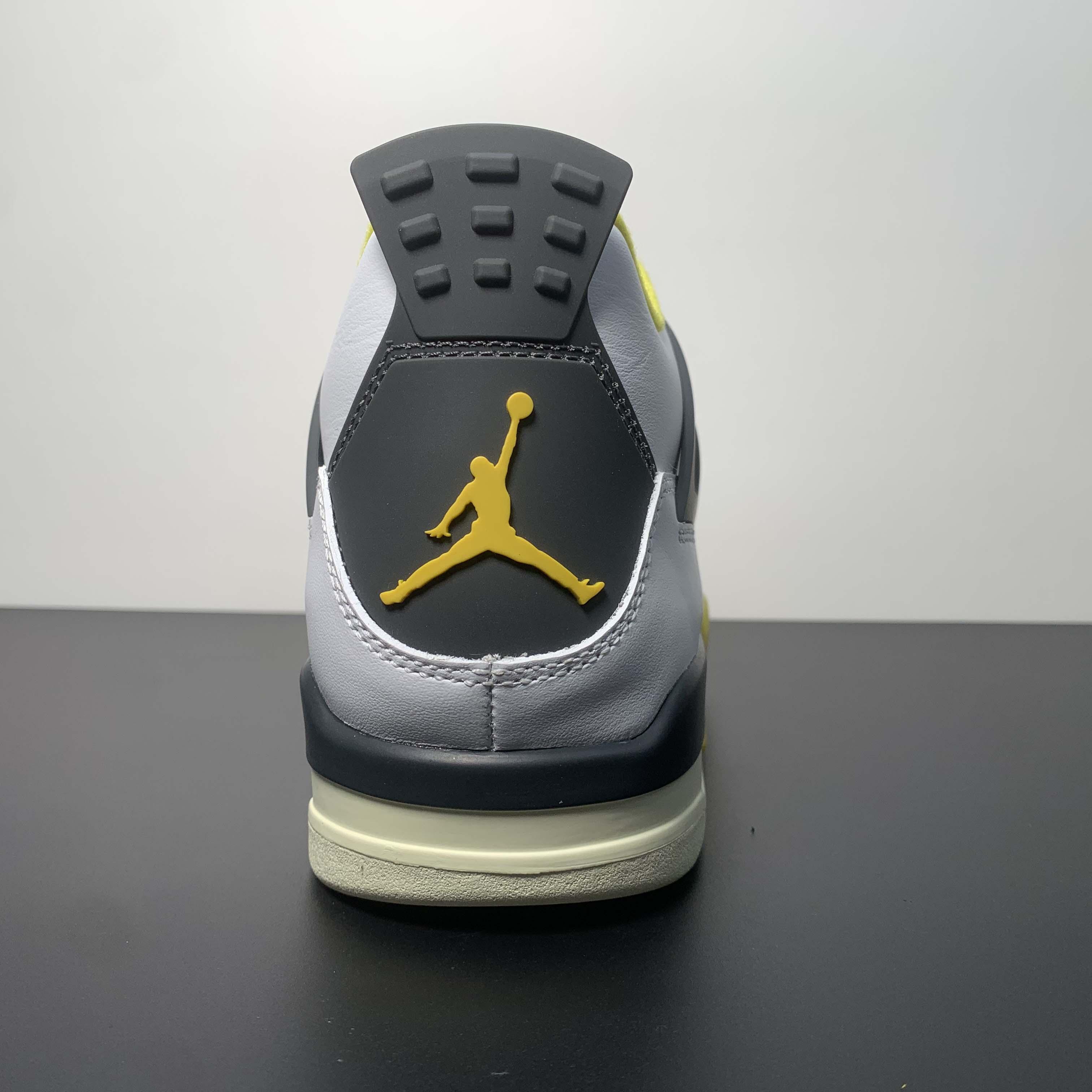 Air Jordan 4 WNNS 