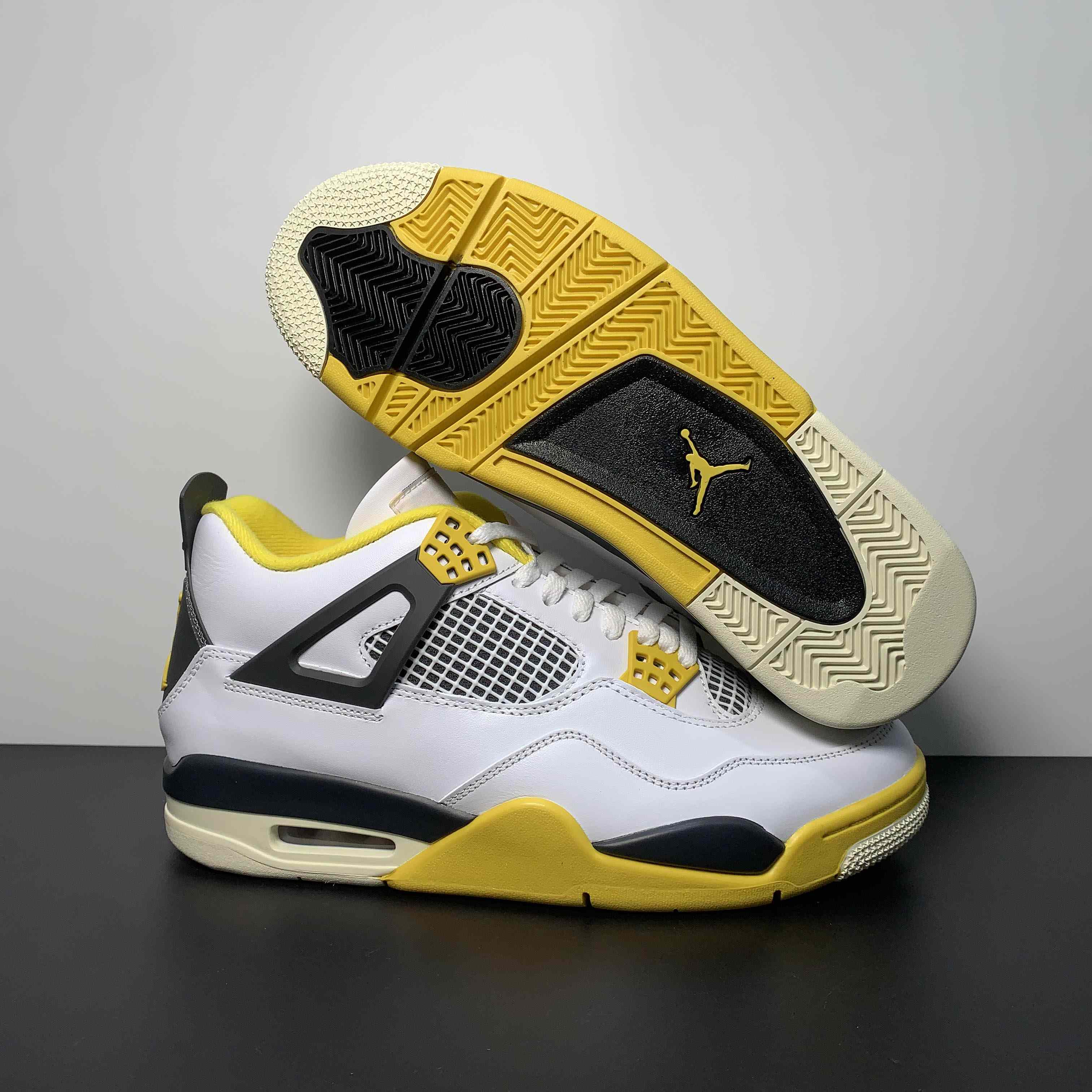 Air Jordan 4 WNNS 