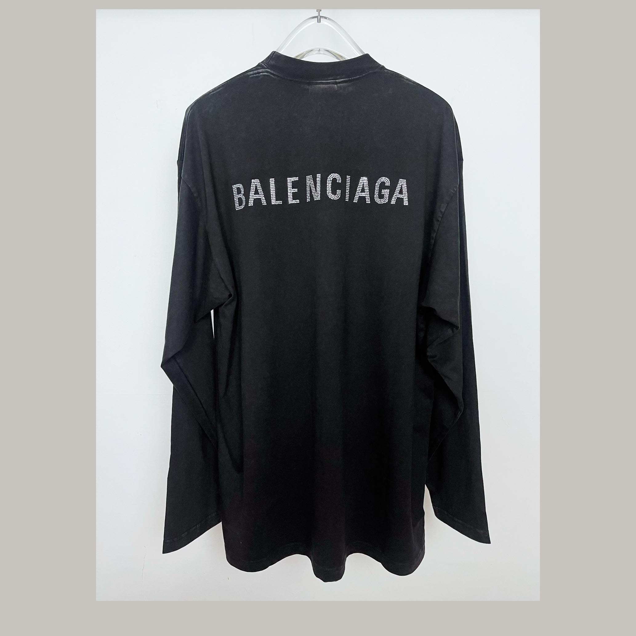 Balenciaga – Langärmliges T-Shirt in Übergröße in Schwarz<br>
 - EUR FASHION