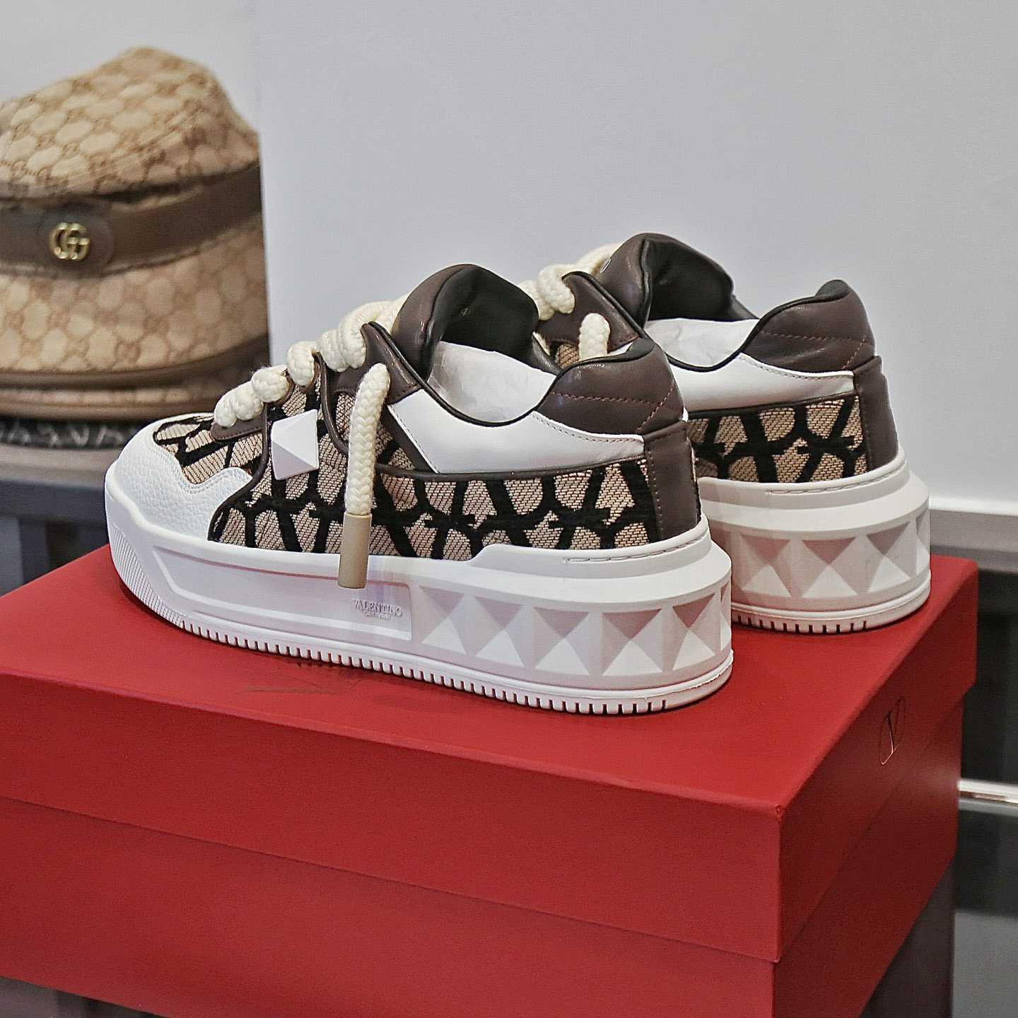 Valenti Garavani One Stud Jacquard-Sneaker<br>
 - EUR FASHION