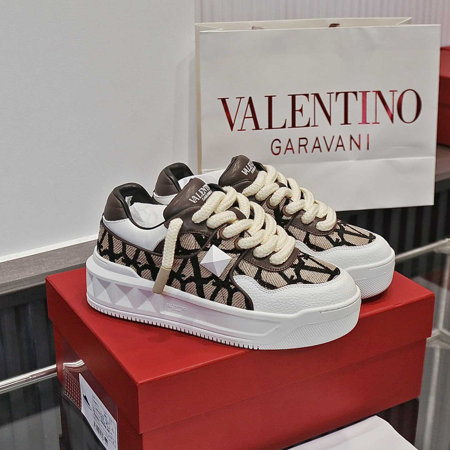 Valenti Garavani One Stud Jacquard-Sneaker<br>
 - EUR FASHION