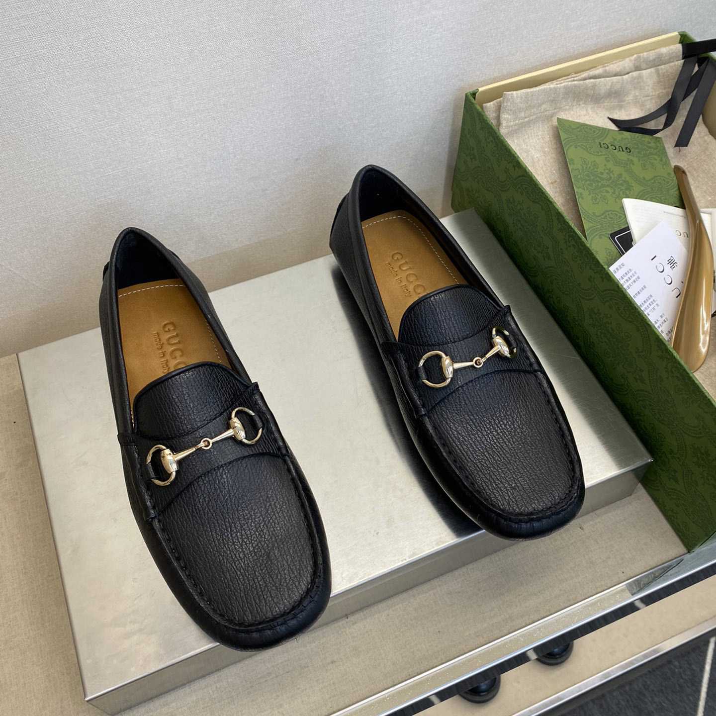 Gucci-Ledertreiber mit Horsebit<br>
 - EUR FASHION