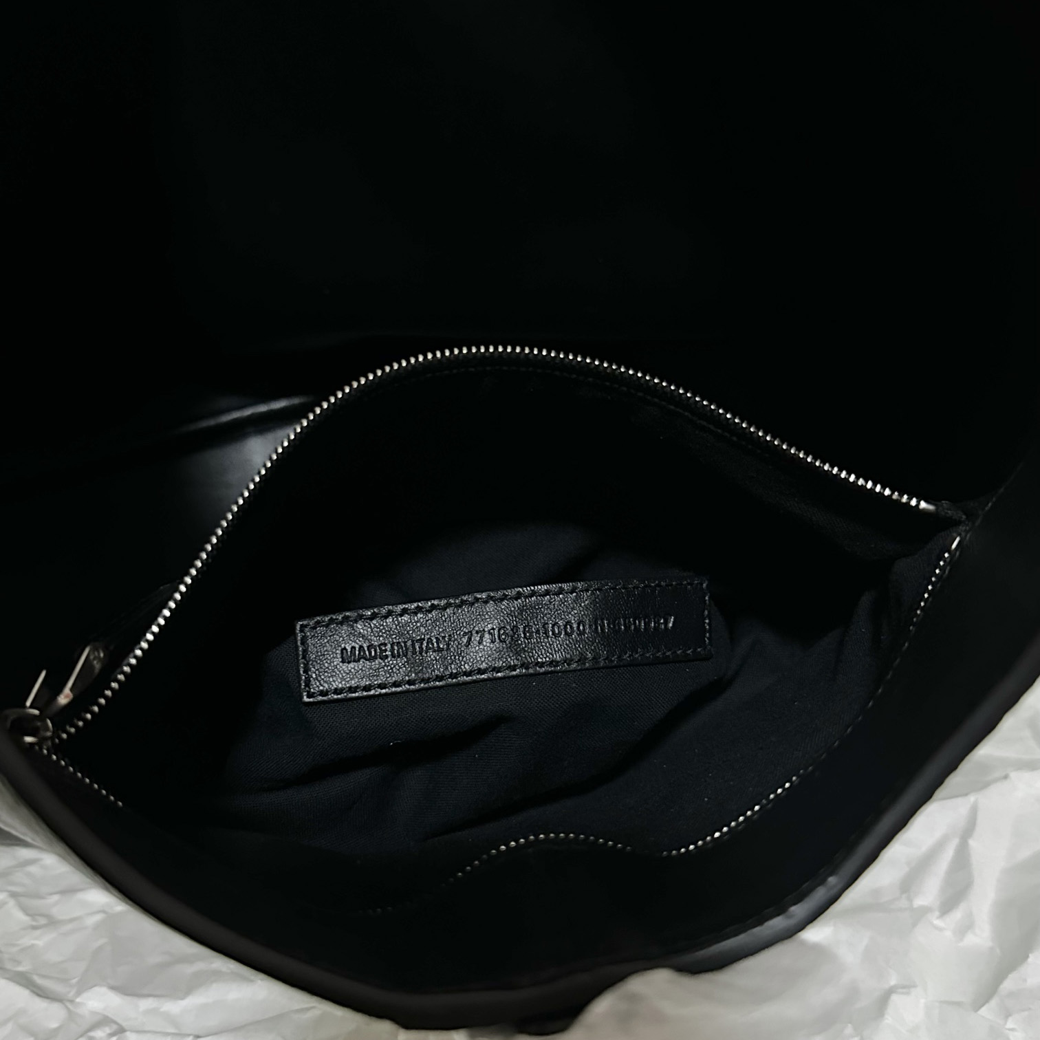 Balenciaga Locker Medium North-South Hobo Bag für Damen in Schwarz<br>
 - EUR FASHION